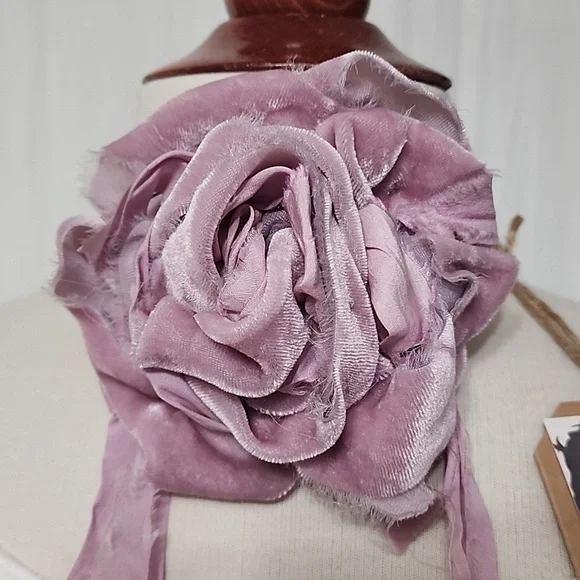JABOT ๐ LAVENDER VELVET ROSE๐MOSSIE ANNA ARTISAN DESIGN ๐ NWT - Picture 2 of 5